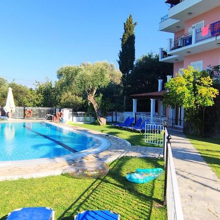Thomas Apartments Дасия Екстериор снимка