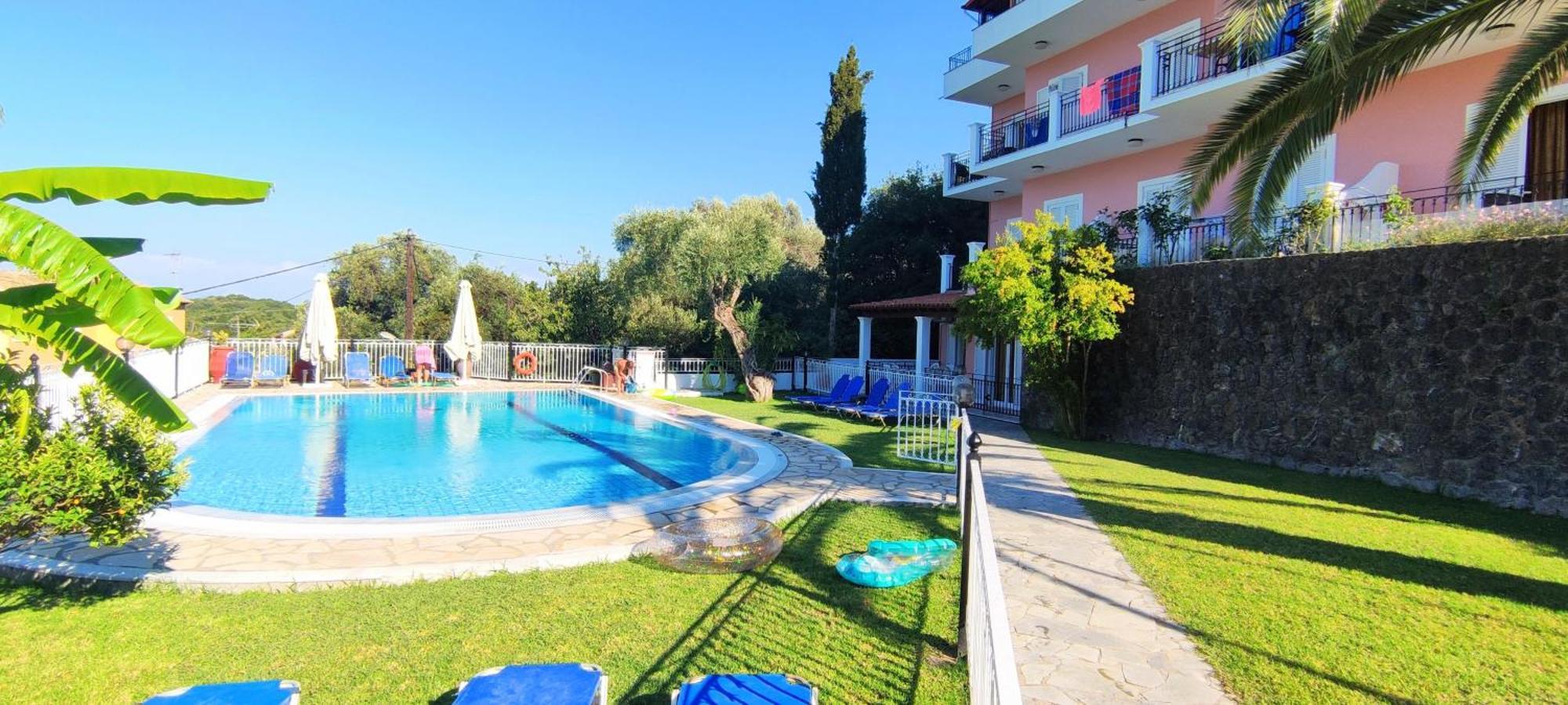 Thomas Apartments Дасия Екстериор снимка