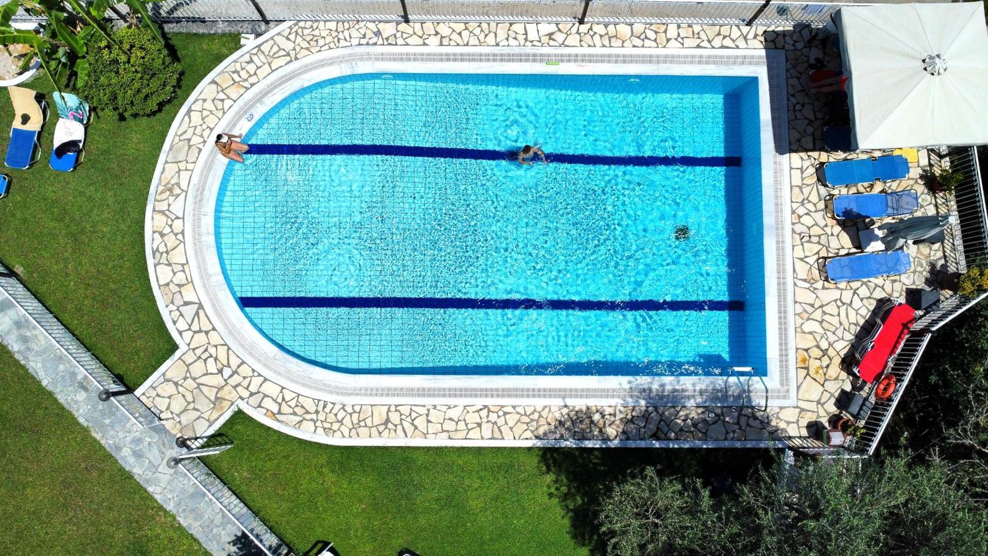 Thomas Apartments Дасия Екстериор снимка