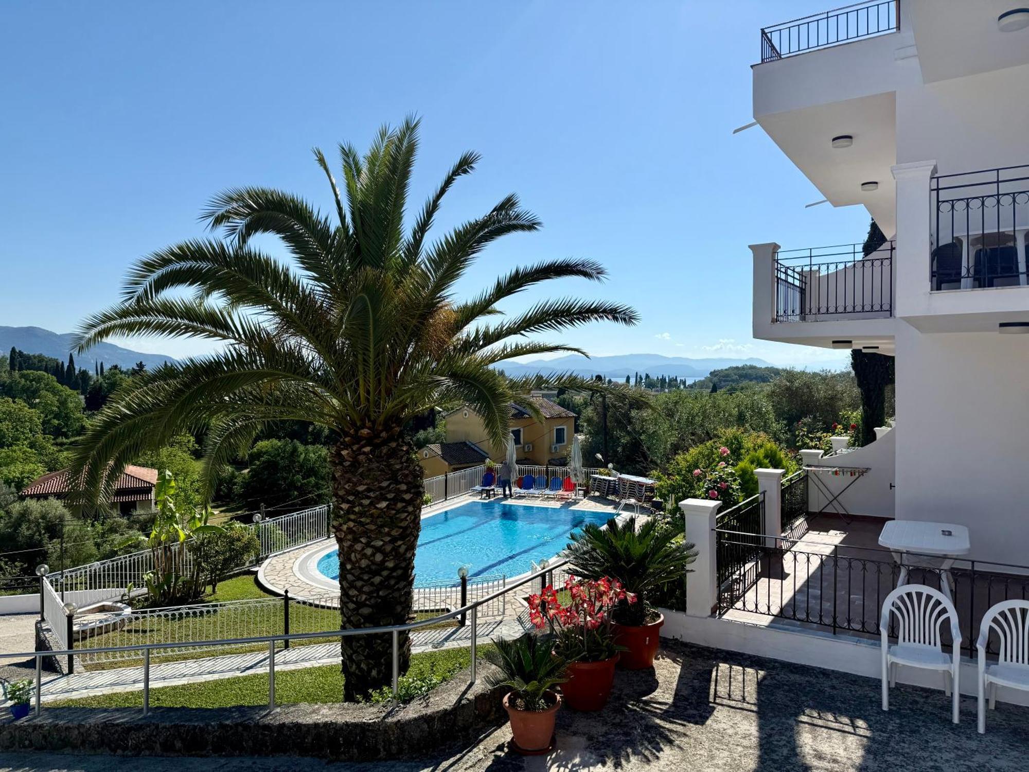 Thomas Apartments Дасия Екстериор снимка