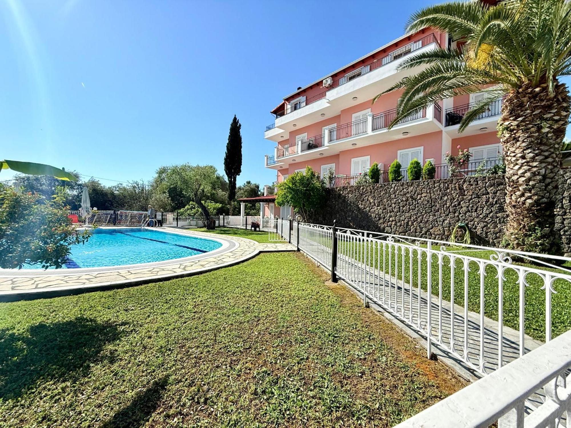Thomas Apartments Дасия Екстериор снимка